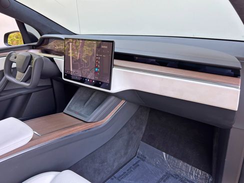 Used 2023 Tesla Model X image 14