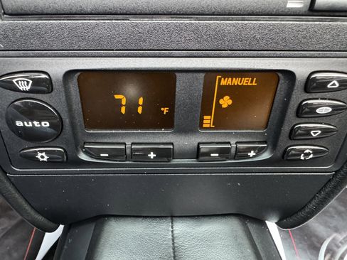 Used 2001 Porsche Boxster image 28