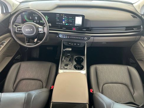 Certified 2025 Kia Carnival FWD image 15