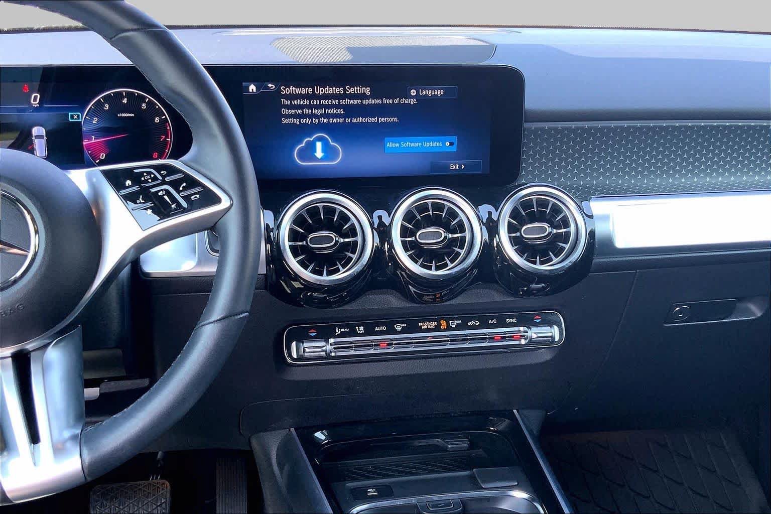 Used 2024 Mercedes-Benz GLB 250 image 7