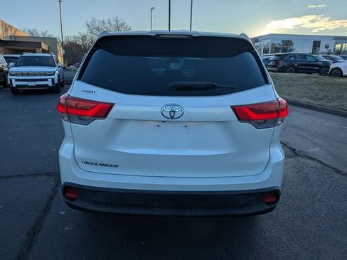 Used 2019 Toyota Highlander LE FWD image 5