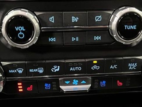 Used 2022 Ford F150 Lariat image 38