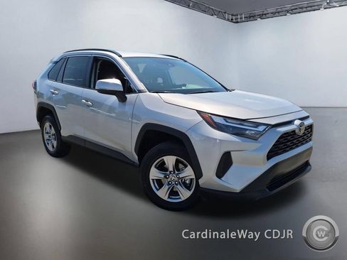 Used 2025 Toyota RAV4 XLE FWD image 1