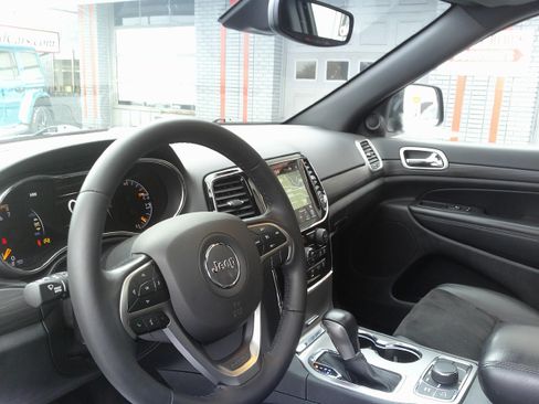 Used 2022 Jeep Grand Cherokee Laredo X image 21