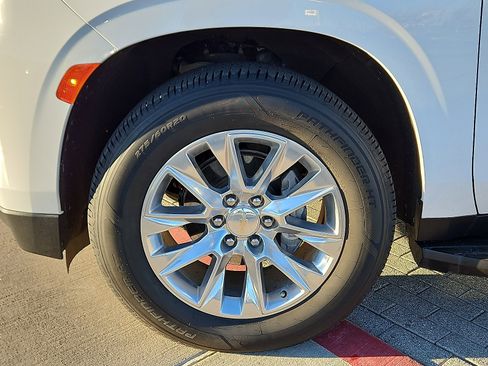 Used 2021 Chevrolet Suburban Premier w/ Premium Package image 5