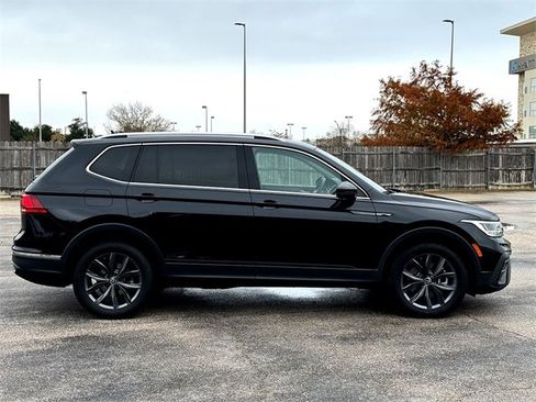 Certified 2024 Volkswagen Tiguan SE image 9