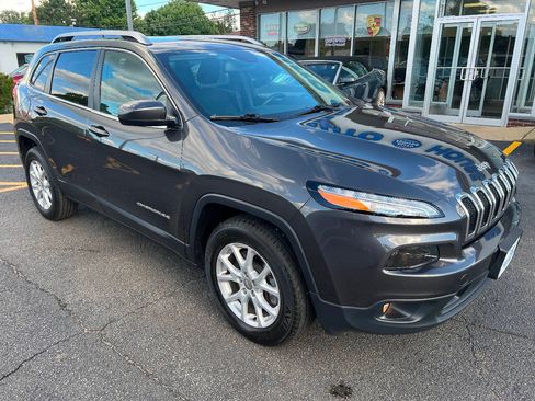 Used 2015 Jeep Cherokee Latitude w/ Cold Weather Group AWD/4WD image 4