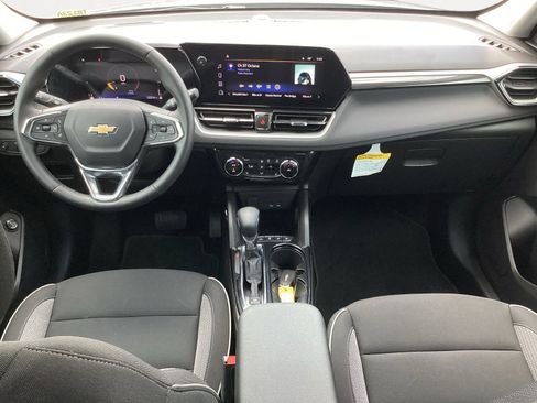 Used 2026 Chevrolet TrailBlazer LT w/ Convenience Package FWD image 4