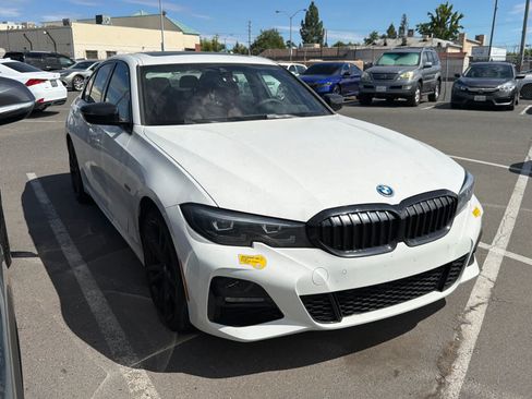Used 2022 BMW 330e w/ M Sport Package RWD image 3