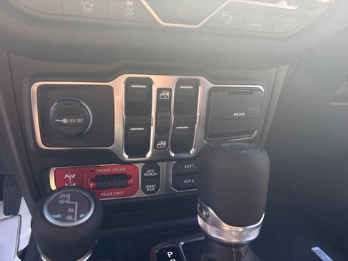 New 2026 Jeep Wrangler Unlimited Rubicon AWD/4WD image 30