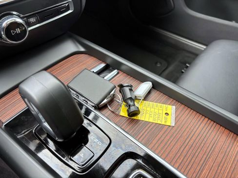 Used 2025 Volvo V60 B5 Cross Country Plus image 30