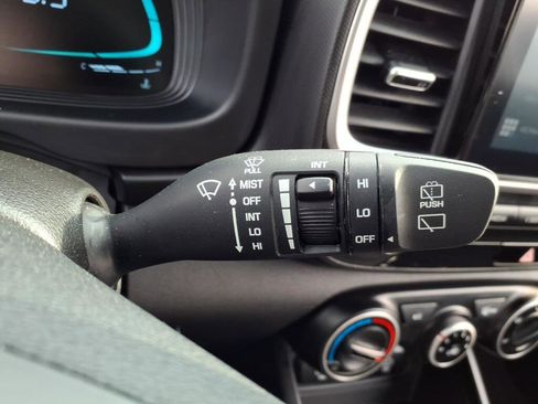 Used 2024 Hyundai Venue SE image 19