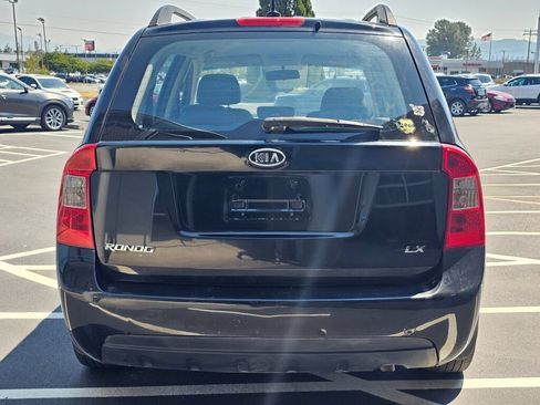 Used 2009 Kia Rondo LX FWD image 4