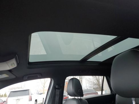 Used 2021 Volkswagen Atlas Cross Sport SE image 31