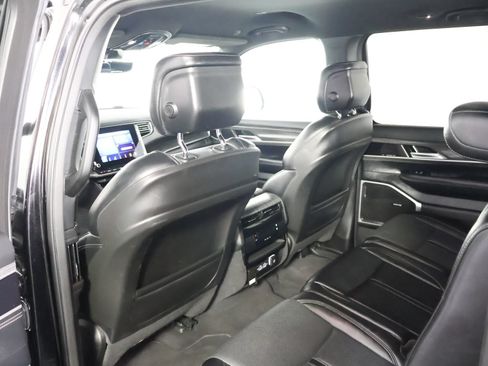 Used 2024 Jeep Wagoneer L Series II w/ Flexible Seating Group AWD/4WD image 41