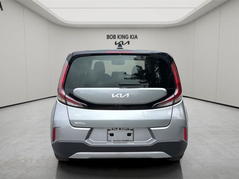 Used 2025 Kia Soul LX w/ LX Technology Package FWD image 4