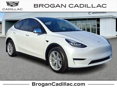 Used 2023 Tesla Model Y Long Range AWD/4WD image 1