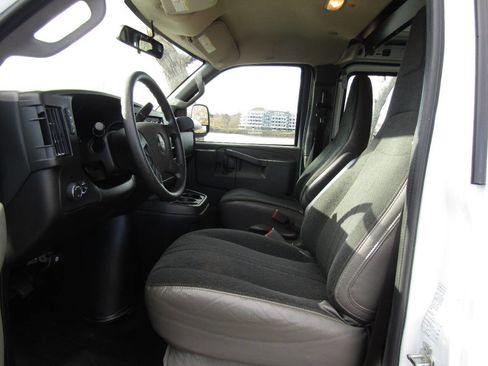 Used 2023 GMC Savana 2500 w/ Driver Convenience Package image 9