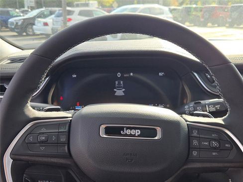 New 2025 Jeep Grand Cherokee Limited w/ Black Appearance Package image 35