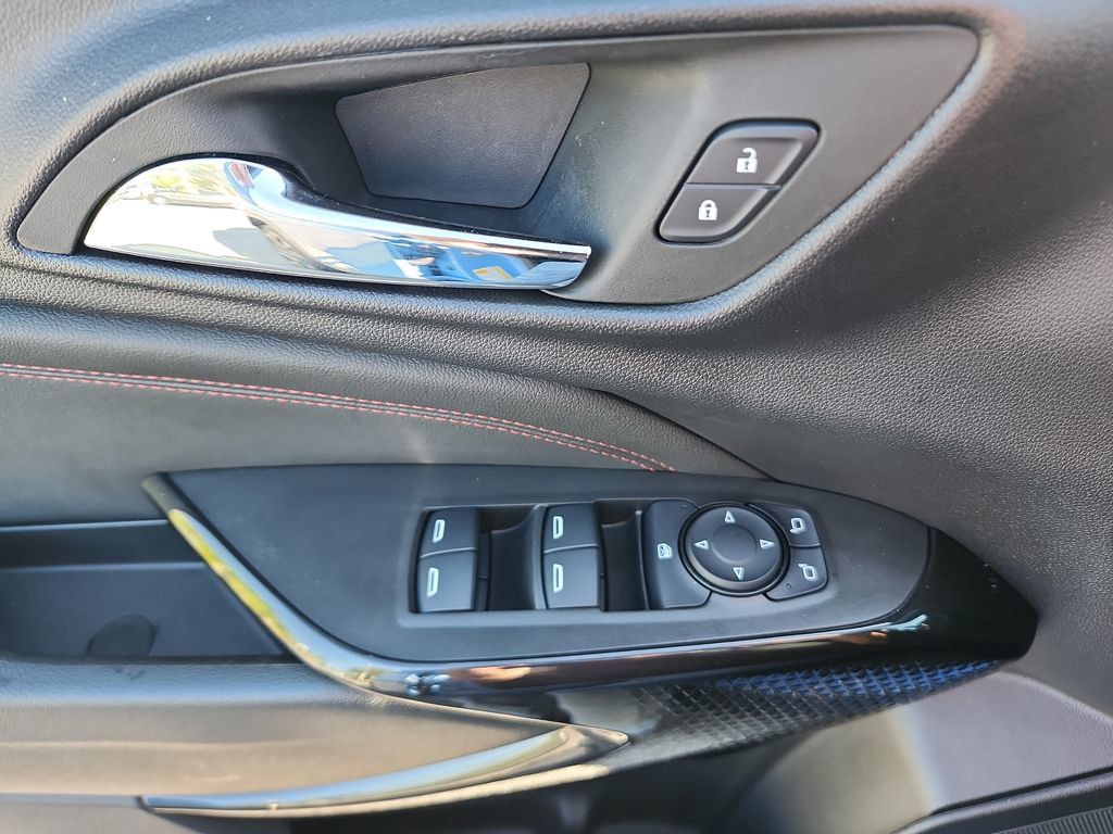 Used 2024 Chevrolet Trax RS w/ Sunroof Package FWD image 23