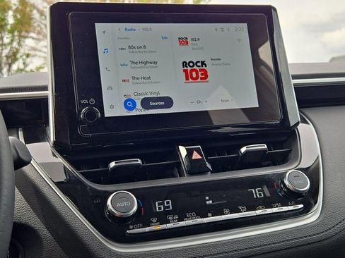 Used 2025 Toyota Corolla Cross XLE w/ Convenience Package FWD image 26