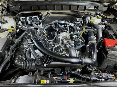 Used 2025 Ford Bronco Outer Banks AWD/4WD image 36