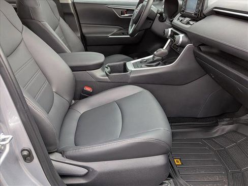 Used 2022 Toyota RAV4 XLE Premium image 20