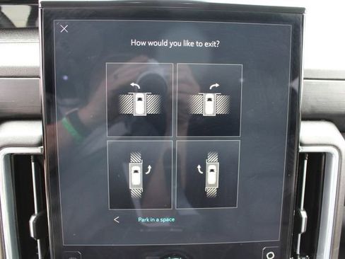 Used 2025 GMC Yukon Denali w/ Sun & Power Step Package image 25