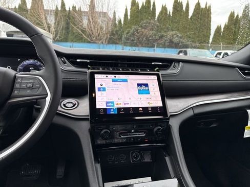 New 2025 Jeep Grand Cherokee L Limited w/ Black Appearance Package image 15