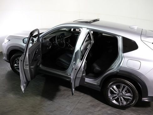 Certified 2025 Acura ADX AWD image 5