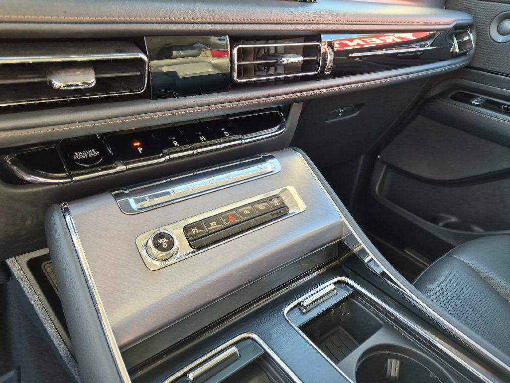 Used 2025 Lincoln Aviator AWD w/ Equipment Group 101A image 23