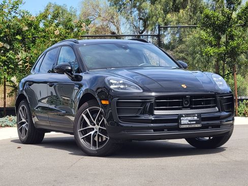 Used 2025 Porsche Macan image 8
