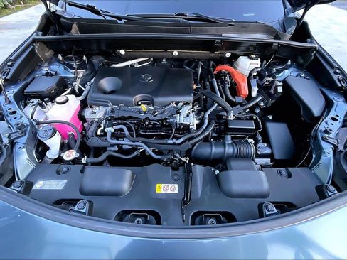 Certified 2022 Toyota Venza XLE image 31