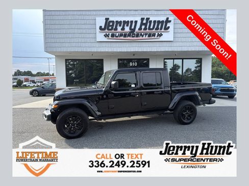 Used 2022 Jeep Gladiator Sport AWD/4WD image 1