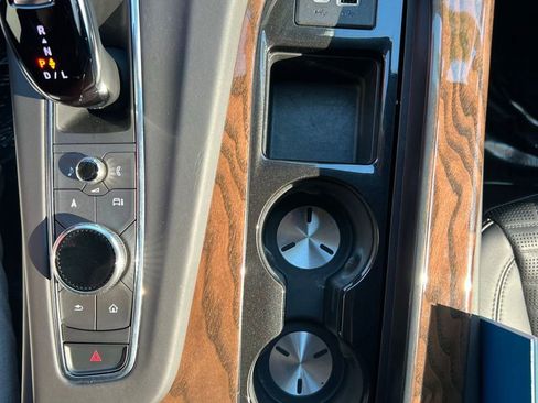 Used 2024 Cadillac Escalade ESV Premium Luxury Platinum image 57