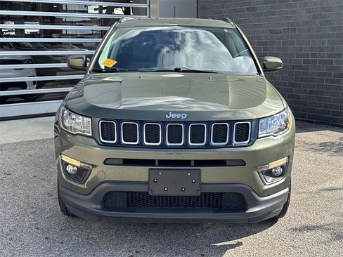 Used 2019 Jeep Compass Latitude image 2