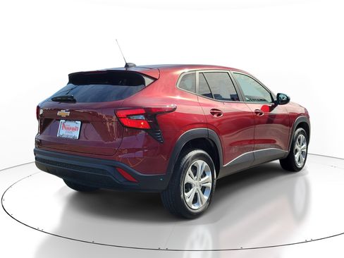 Used 2024 Chevrolet Trax LS FWD image 4