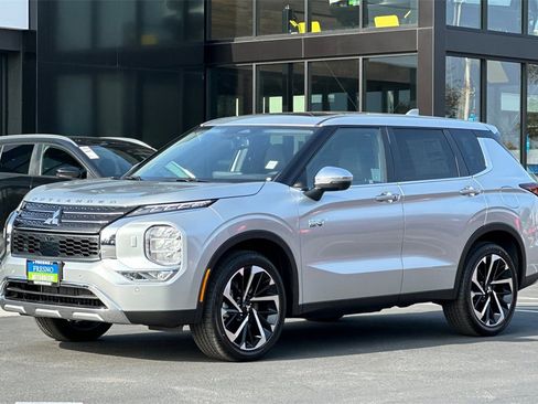 New 2025 Mitsubishi Outlander SE image 9
