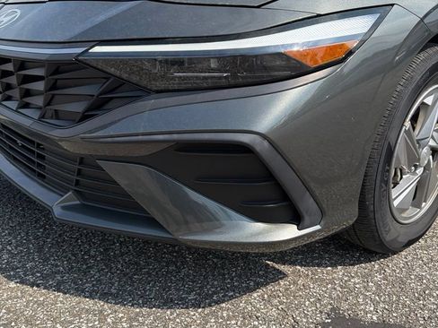 Certified 2025 Hyundai Elantra SE FWD image 9