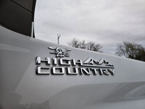 Used 2022 Chevrolet Silverado 2500 High Country w/ Technology Package image 10