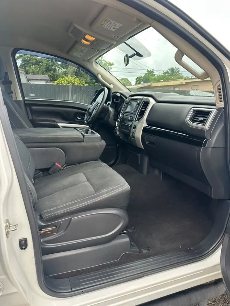 Used 2019 Nissan Titan SV AWD/4WD image 14