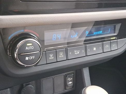 Used 2016 Toyota Corolla LE image 15