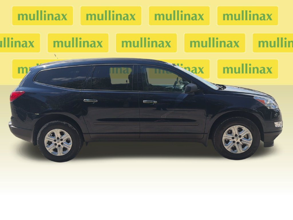 Used 2011 Chevrolet Traverse LS FWD image 2