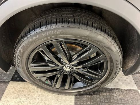 Certified 2022 Volkswagen Tiguan SE R-Line FWD image 15