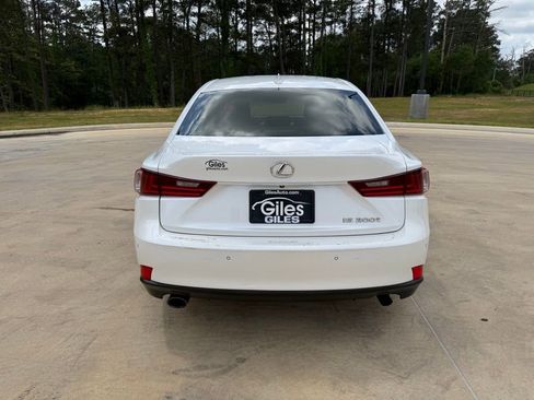Used 2016 Lexus IS 200t w/ Premium Package RWD image 4