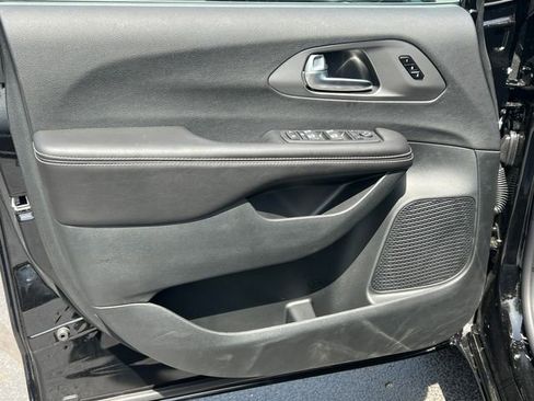 New 2027 Chrysler Pacifica Select w/ Family Tech Group AWD/4WD image 14