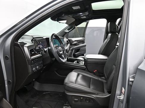 Used 2025 Chevrolet Suburban Z71 w/ Z71 Off-Road Package AWD/4WD image 17