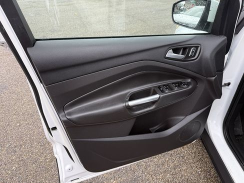 Used 2016 Ford Escape SE w/ Equipment Group 201A FWD image 12