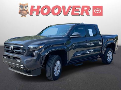 Used 2025 Toyota Tacoma SR5 AWD/4WD image 5