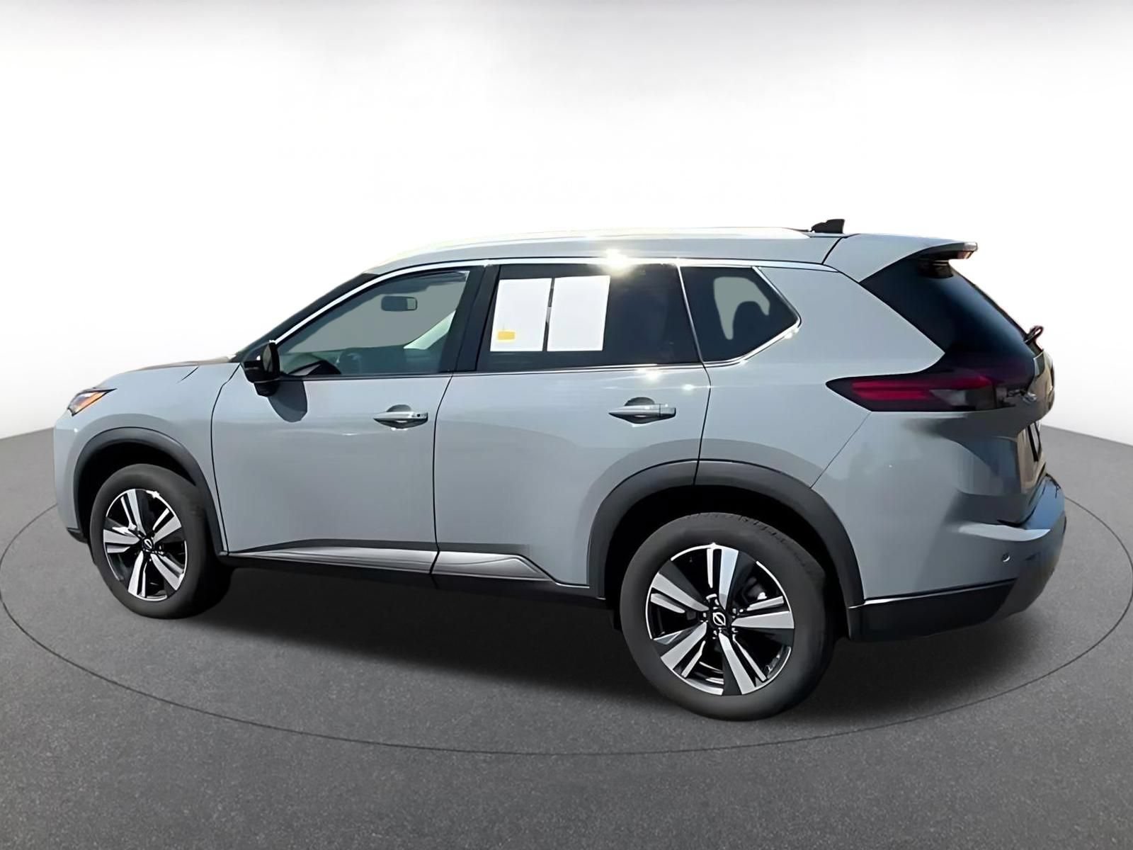 Used 2026 Nissan Rogue SL FWD image 9